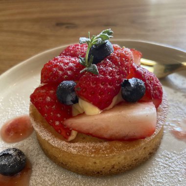 Lezzetli çilekli turta.