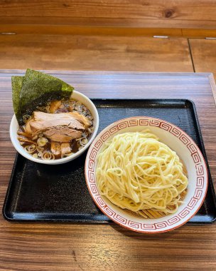 Japon eriştesi çorbası.