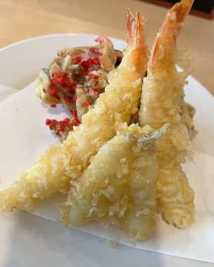 Lezzetli Asya yemeklerinin yakın görüntüsü