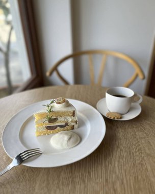 Çikolatalı ve fındıklı kek.