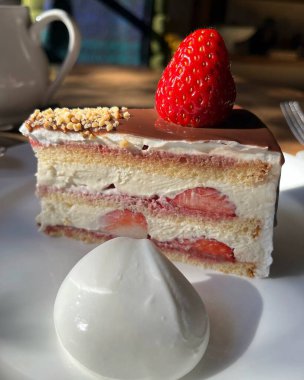 Lezzetli kek çilek ve çikolata