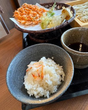 Lezzetli Asya yemeklerinin yakın görüntüsü