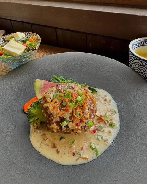 Lezzetli Asya yemeklerinin yakın görüntüsü