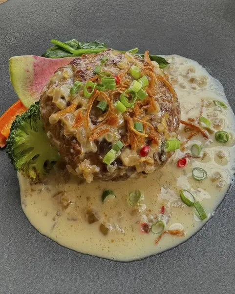 Lezzetli Asya yemeklerinin yakın görüntüsü