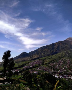 Dağlardaki dağ manzarası