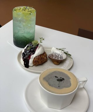 Lezzetli Asya yemeklerinin yakın görüntüsü