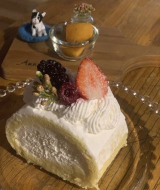 Çilekli ve naneli cheesecake.