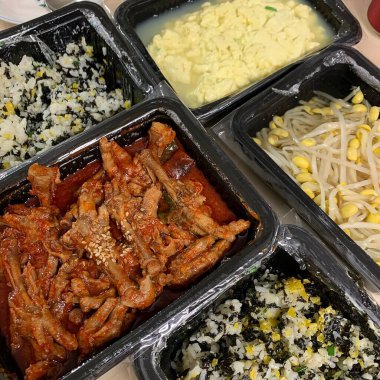 Lezzetli Asya yemeklerinin yakın görüntüsü