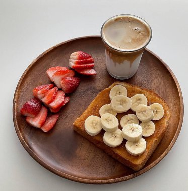 Kahvaltı, kahve ve tost.