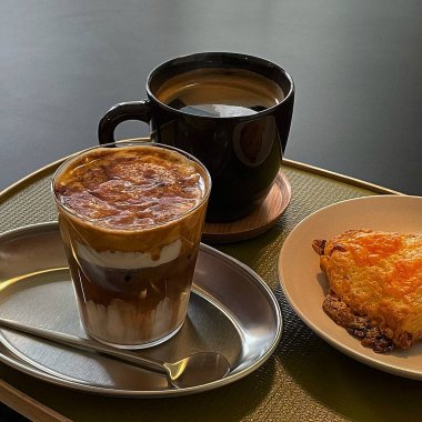 Kahve ve sütlü kahve.