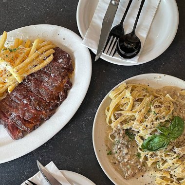 Makarna ve etli makarna.