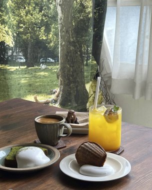 Dondurmalı ve çikolatalı kek.