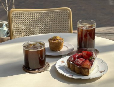 lezzetli kek ve çay