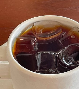 Kahve tablo ile siyah Kupası