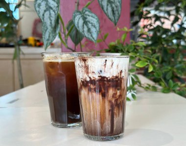 Buzlu çay ve buzlu süt.