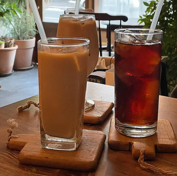 Buzlu kahve ve naneli.