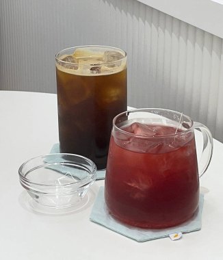 Buzlu çay ve naneli.