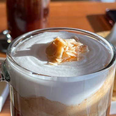 Sütlü kahve fincanı.