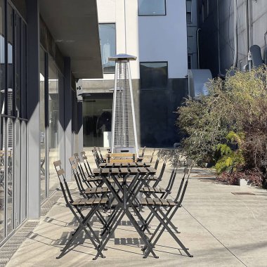 Açık kafe koltukları