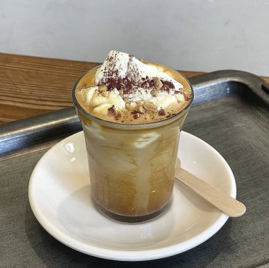 Dondurmalı buzlu kahve ve kremalı krema.