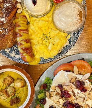 lezzetli ve besleyici bir kahvaltı