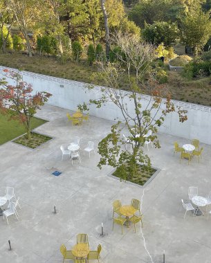 Japonya 'daki parktaki boş terasın manzarası