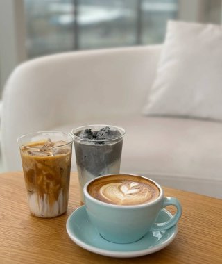 Kremalı ve buzlu kahve.