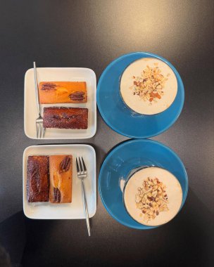 Tabakta lezzetli çikolatalı pasta