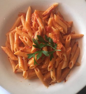 etli ve peynirli makarna