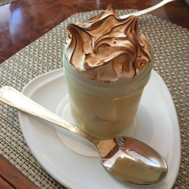 Bir bardak buzlu kahve.