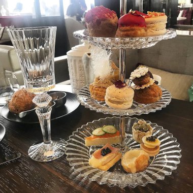 Masada lezzetli yemekler var.