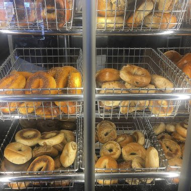 Fırında taze ekmek.