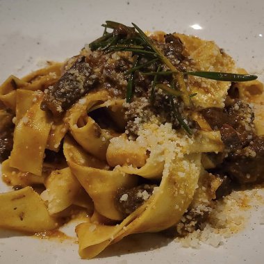 etli ve peynirli makarna