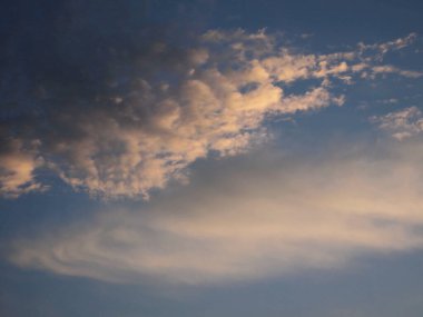 Mavi Gökyüzü ve Bulutlar