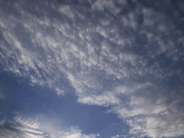 Mavi gökyüzü ve bulut