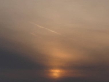 Bulutlu gün batımı