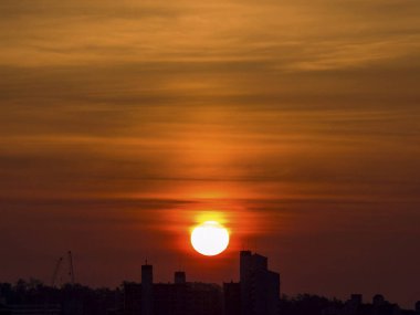 Gökyüzünde güzel bir gün doğumu