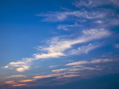 Mavi Gökyüzü ve Bulutlar.