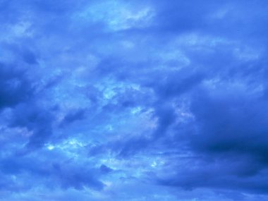 Bulutlu mavi gökyüzü, bulutlu manzara ve sanat