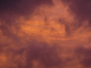 Güzel gün batımı gökyüzü bulutlu