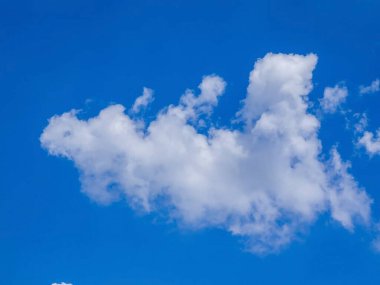 Gökyüzündeki beyaz bulut