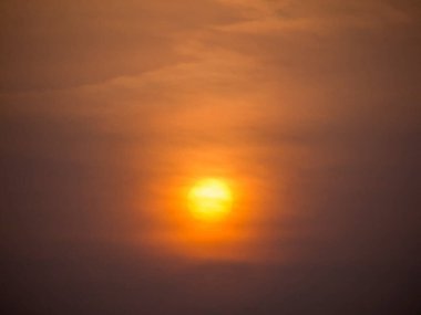 bulutlu gökyüzü günbatımı