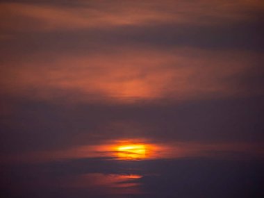 Güzel gün batımı gökyüzü bulutlu