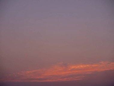 Güzel gün batımı gökyüzü bulutlu