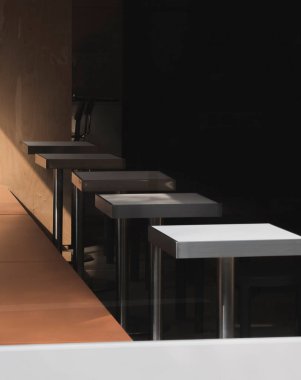 boş tahta masa beyaz arkaplan