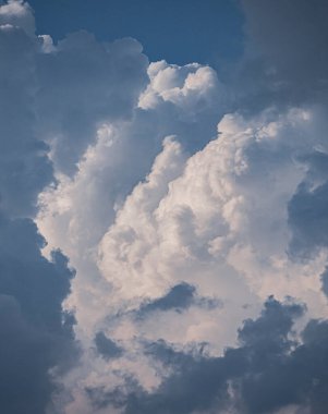 Gökyüzündeki bulutlar