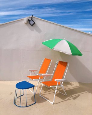 Sahildeki plaj şemsiyeleri