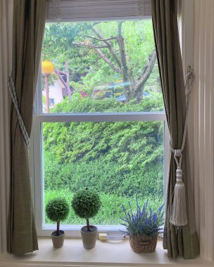 bir bardak su ile pencere