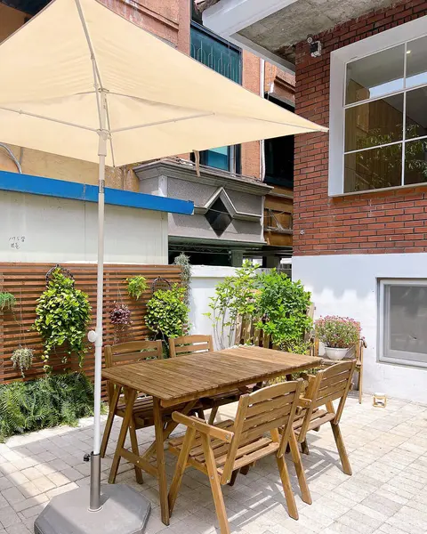 Açık kafe ve restoran.