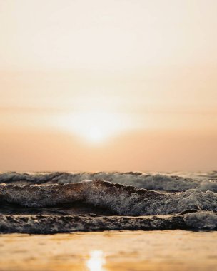 Sahilde gün batımı